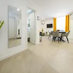 A-more Apartment Split