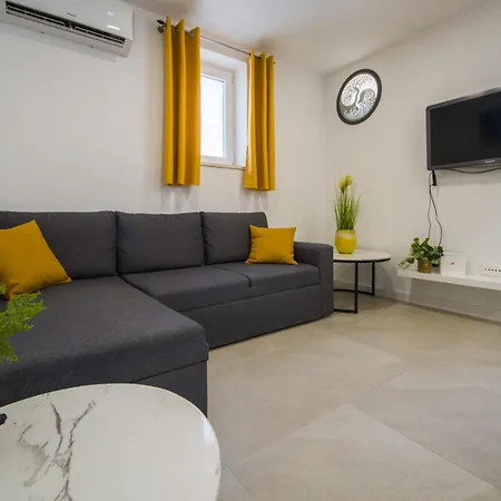 A-more * 斯普利特